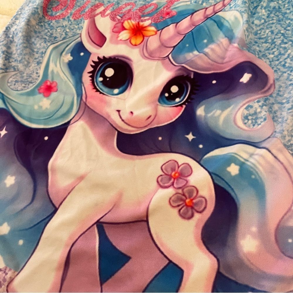 SHEIN little girl nightgown with unicorn print - Picture 3 of 12